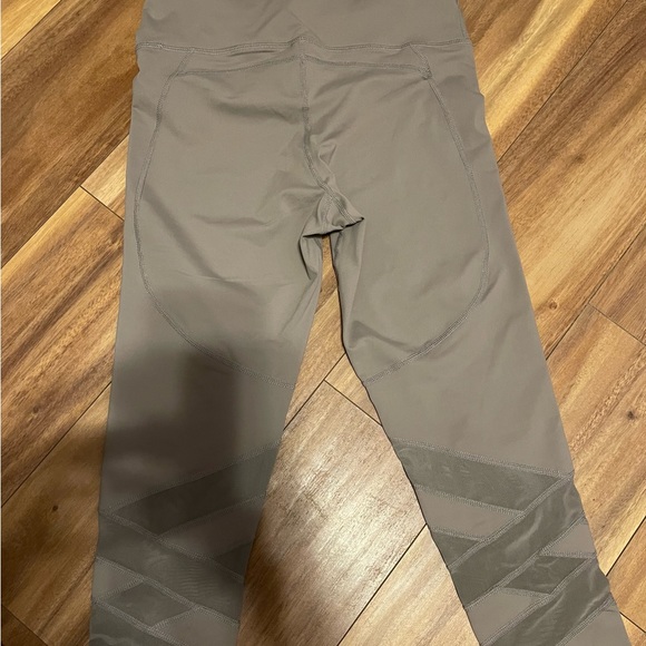 Mono b capri leggings NWT Medium - Picture 6 of 6